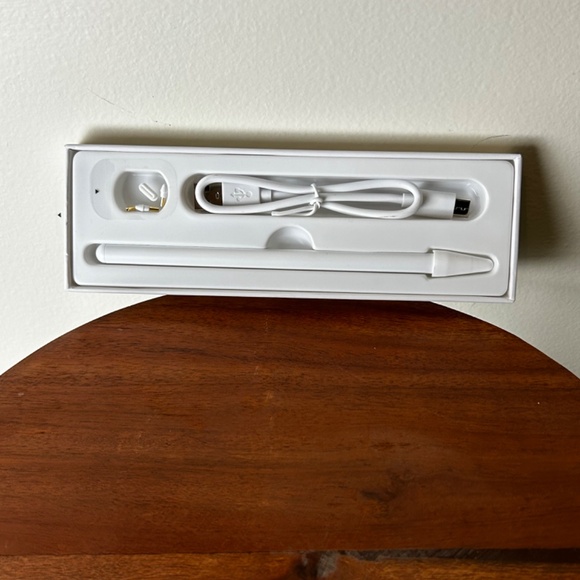 ESR Rebound Series iPad Air 13" (M2, 2024) Magnetic Keyboard Case + Stylus Pen - Picture 5 of 8